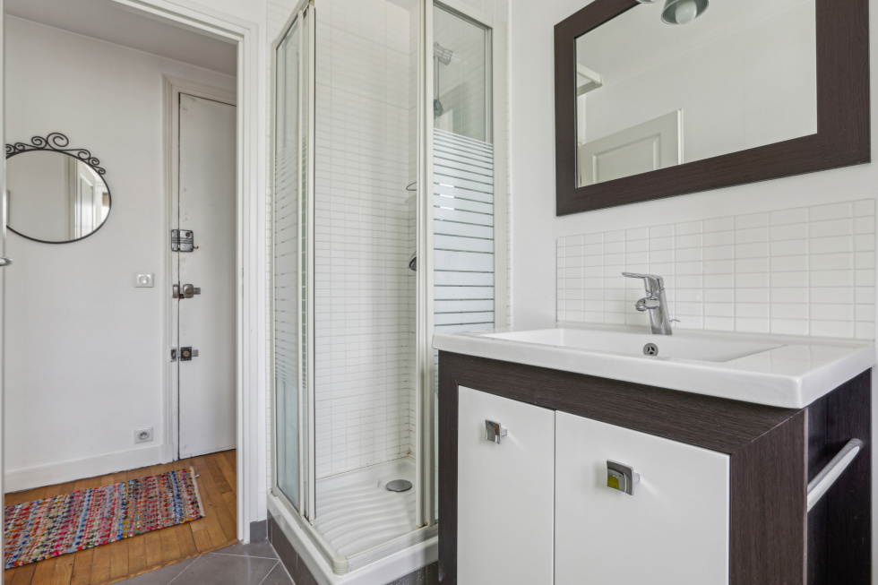 Salle de douche et wc avec fenêtre